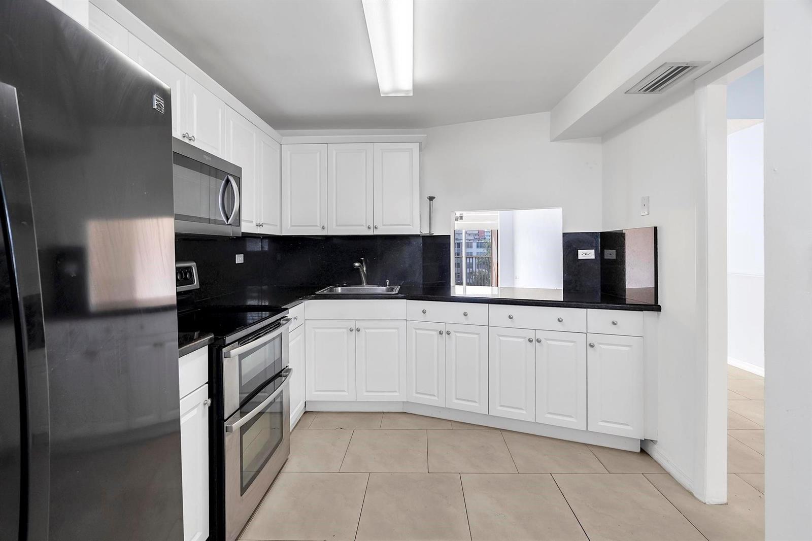 Ver detalles 405-1 1 / 1036 sq. ft. $ 2026-09-20 0 foto