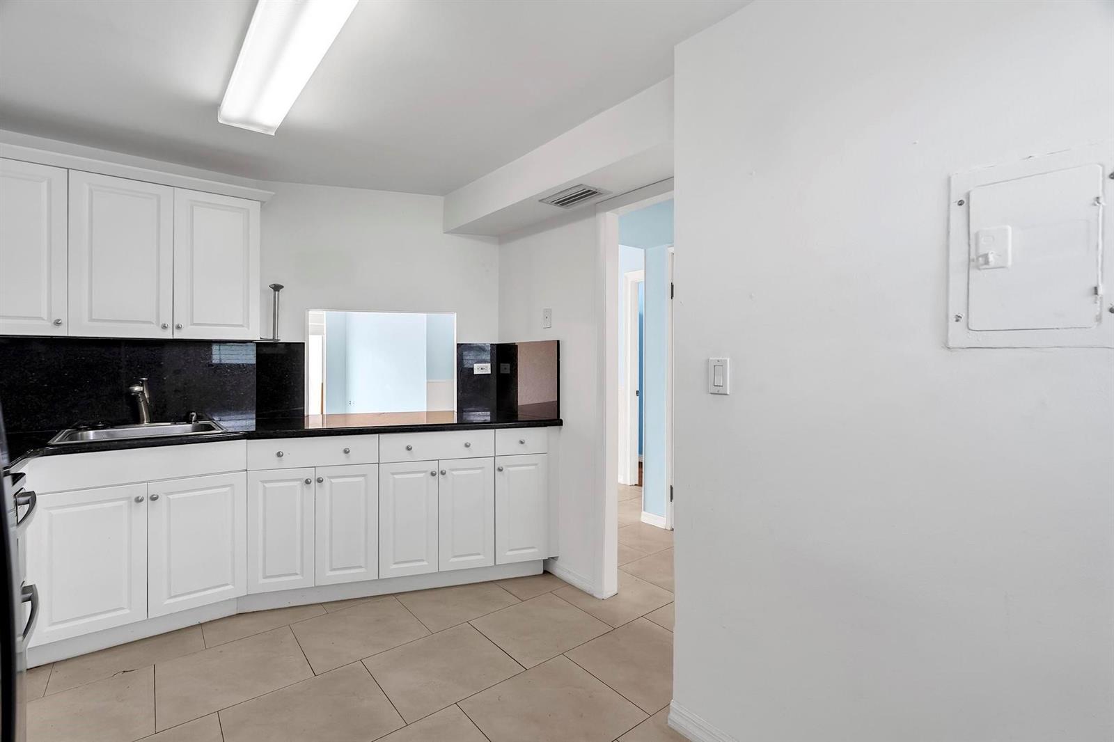 Ver detalles 405-1 1 / 1036 sq. ft. $ 2026-09-20 0 foto