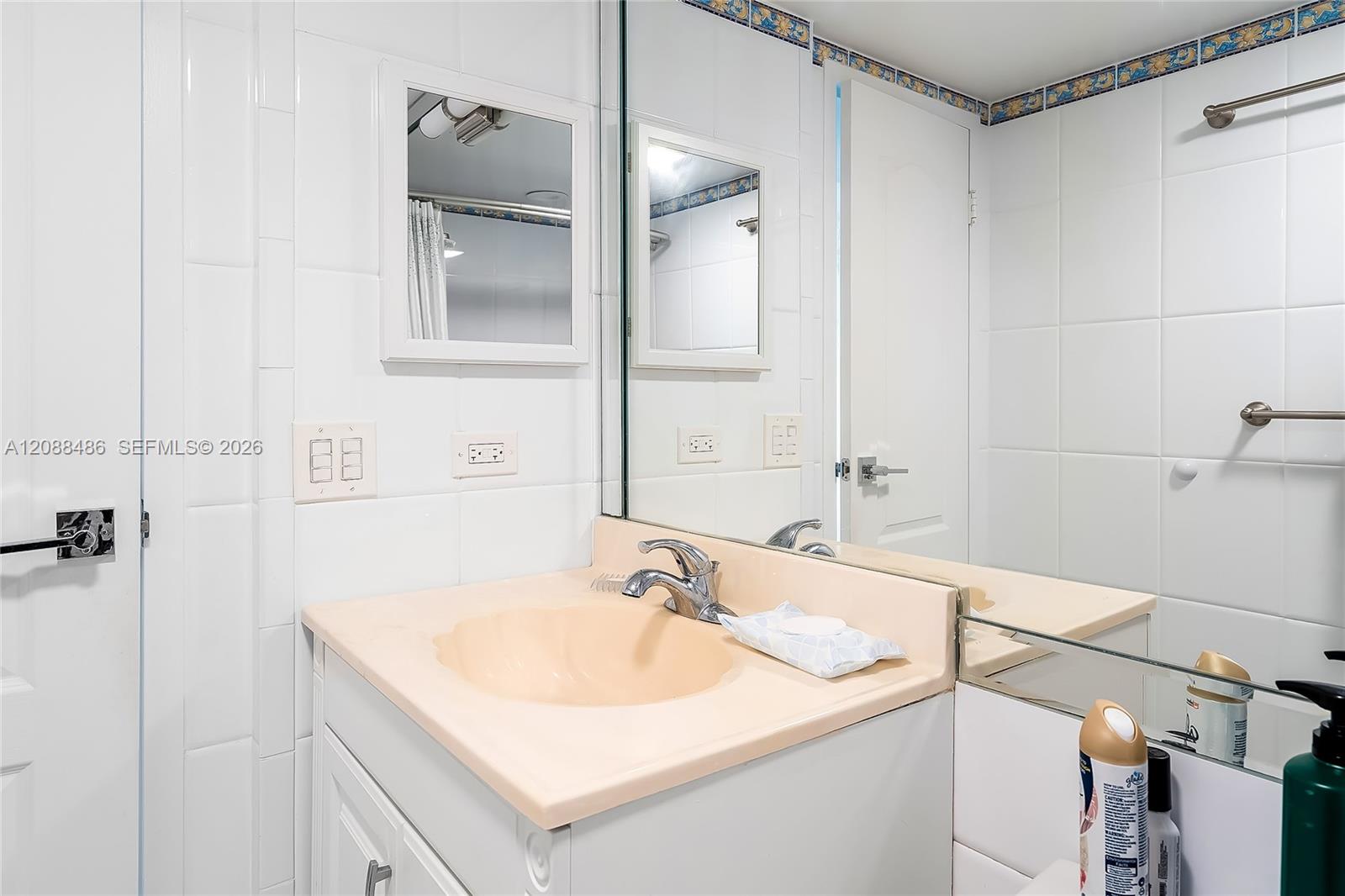 1704 3 / 3 1890 sq. ft. $ 2026-09-14 0 Photo