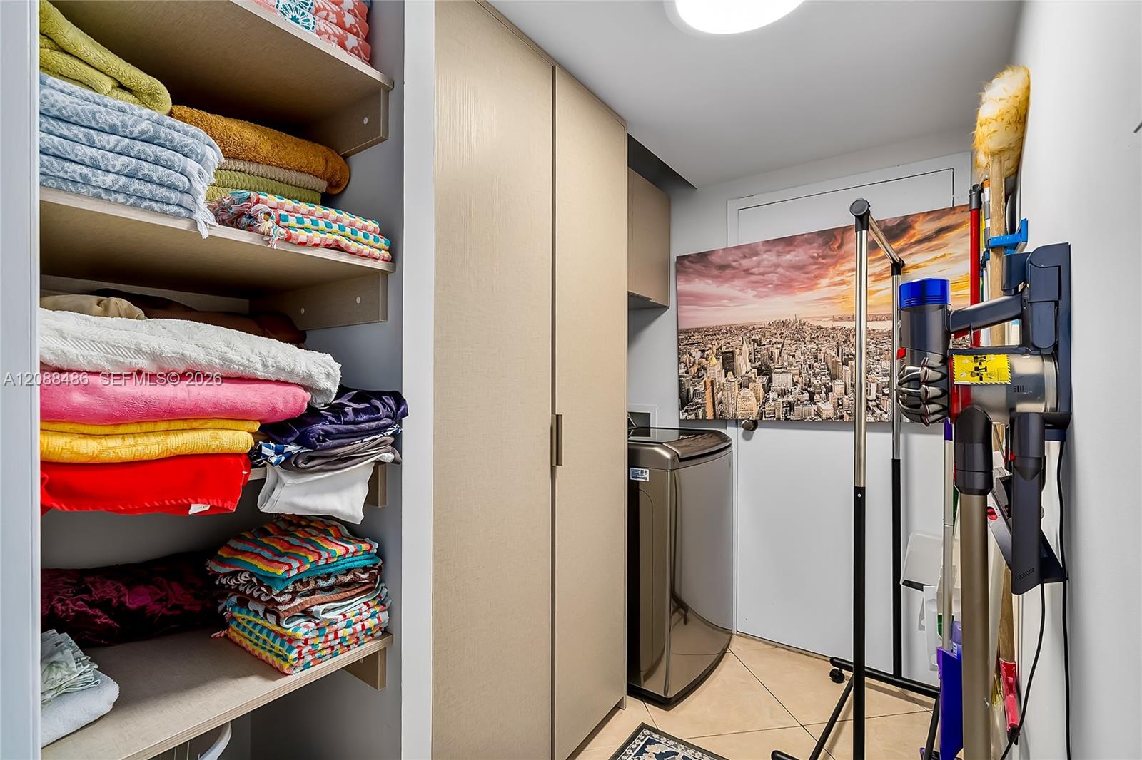 1704 3 / 3 1890 sq. ft. $ 2026-09-14 0 Photo