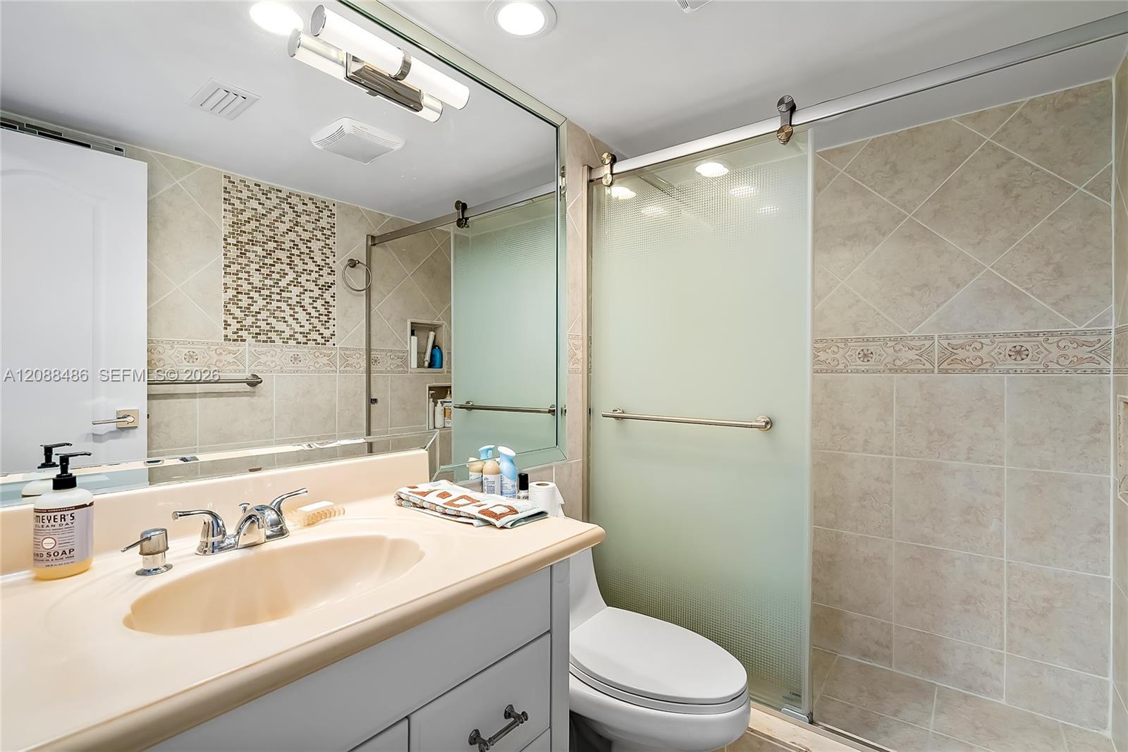 1704 3 / 3 1890 sq. ft. $ 2026-09-14 0 Photo