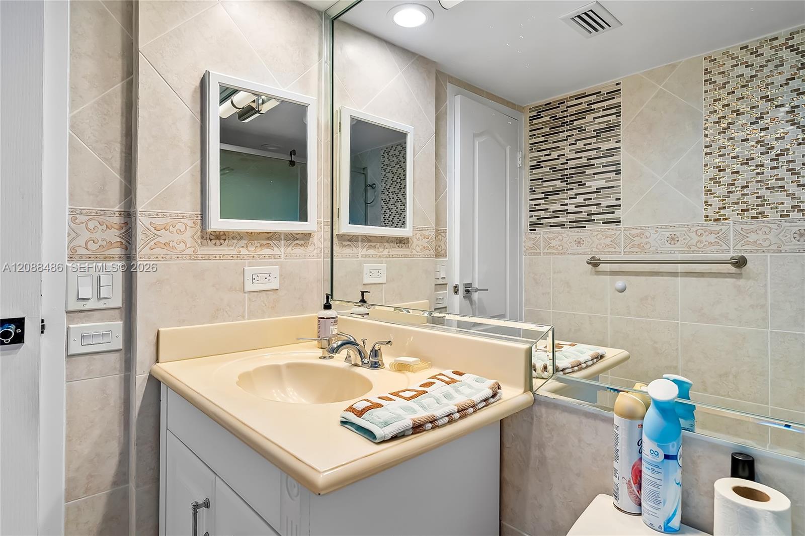 1704 3 / 3 1890 sq. ft. $ 2026-09-14 0 Photo