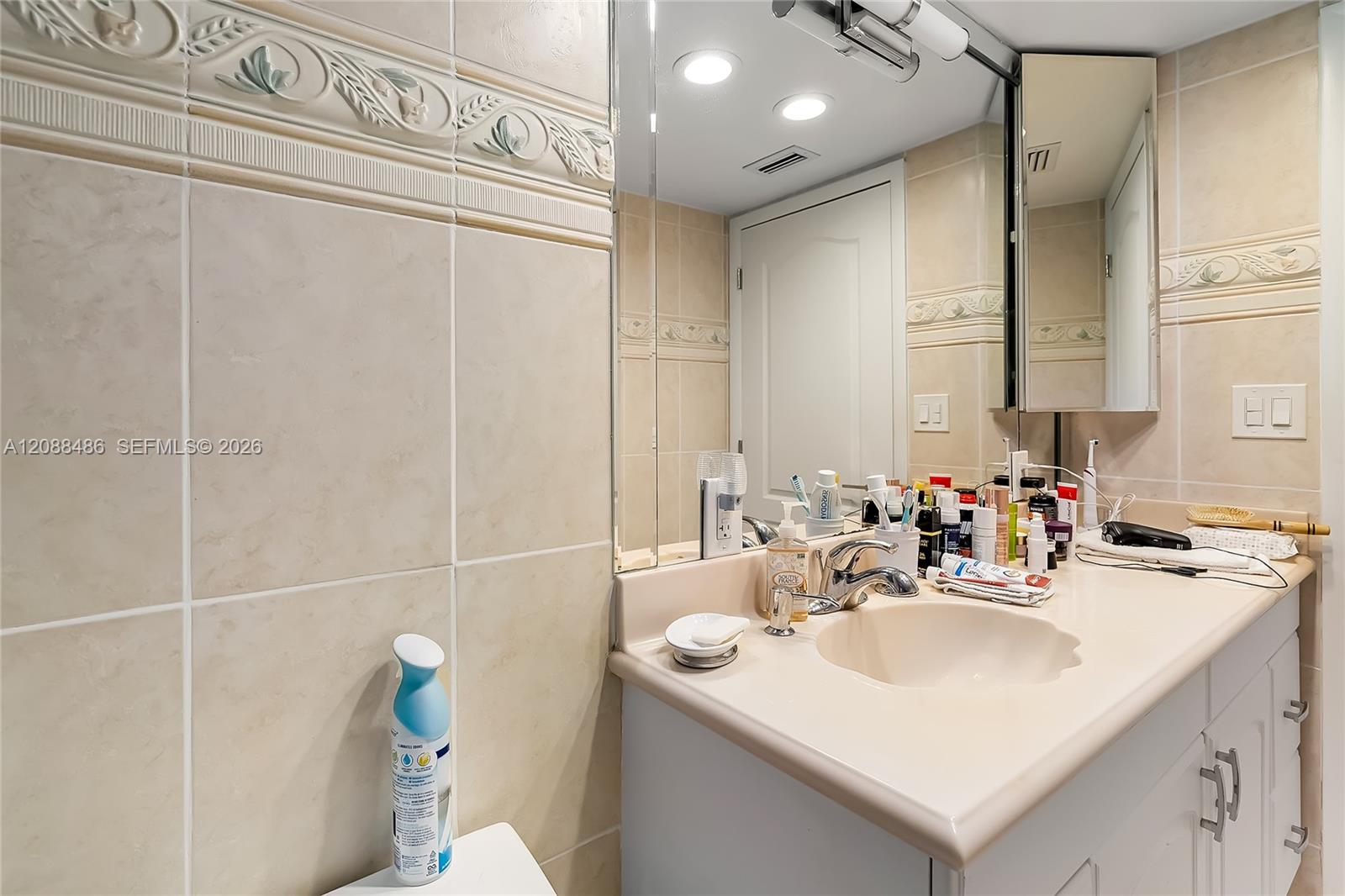1704 3 / 3 1890 sq. ft. $ 2026-09-14 0 Photo