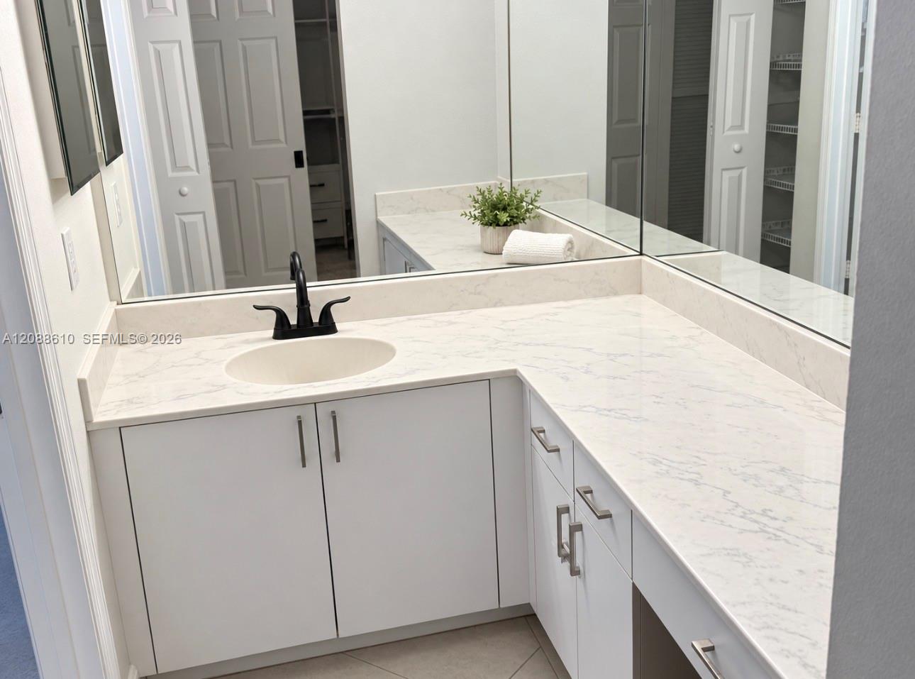 7384 3 / 2 1304 sq. ft. $ 2026-09-14 0 foto