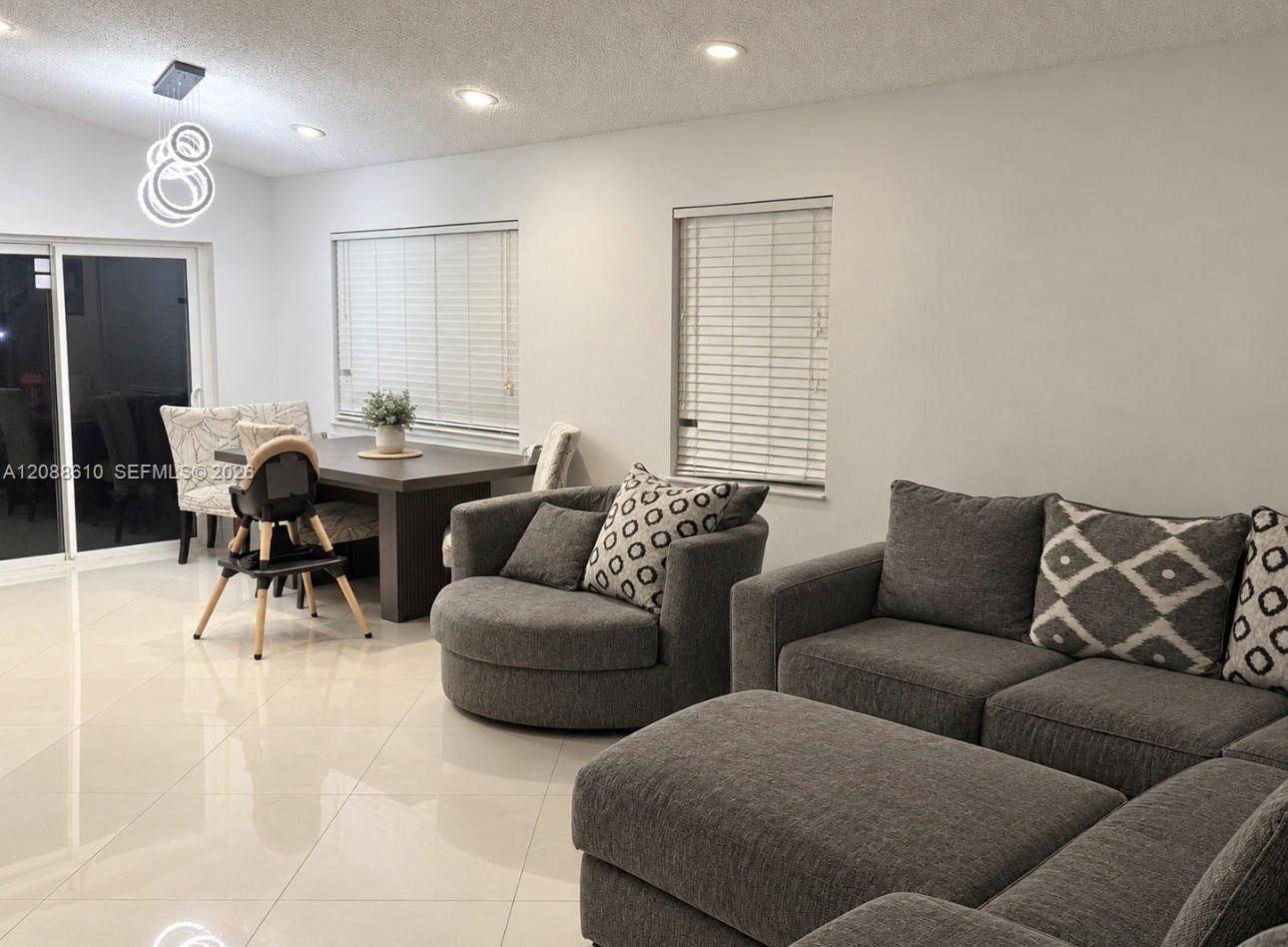 7384 3 / 2 1304 sq. ft. $ 2026-09-14 0 foto