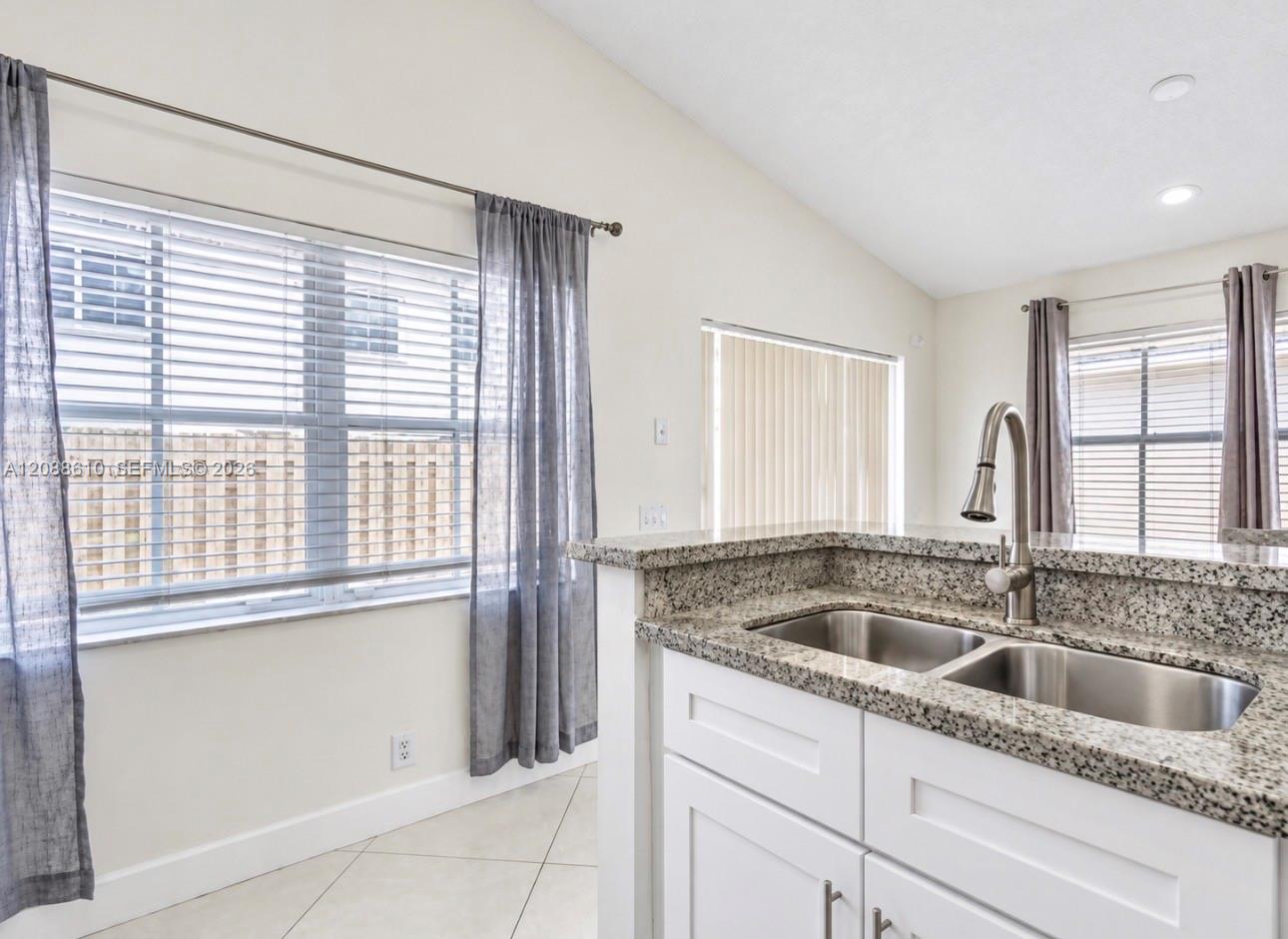 7384 3 / 2 1304 sq. ft. $ 2026-09-14 0 foto