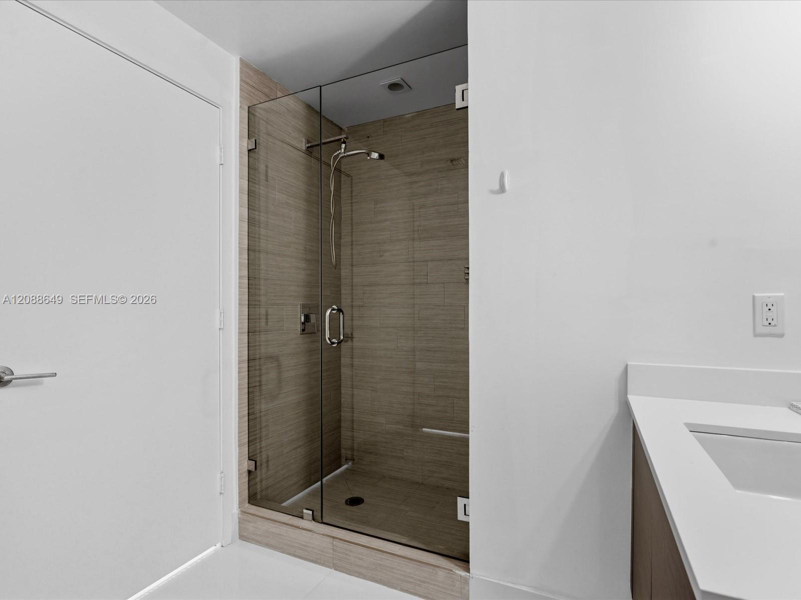 See details 4-2506 2 / 3 1524 sq. ft. $ 2026-09-14 0 Photo