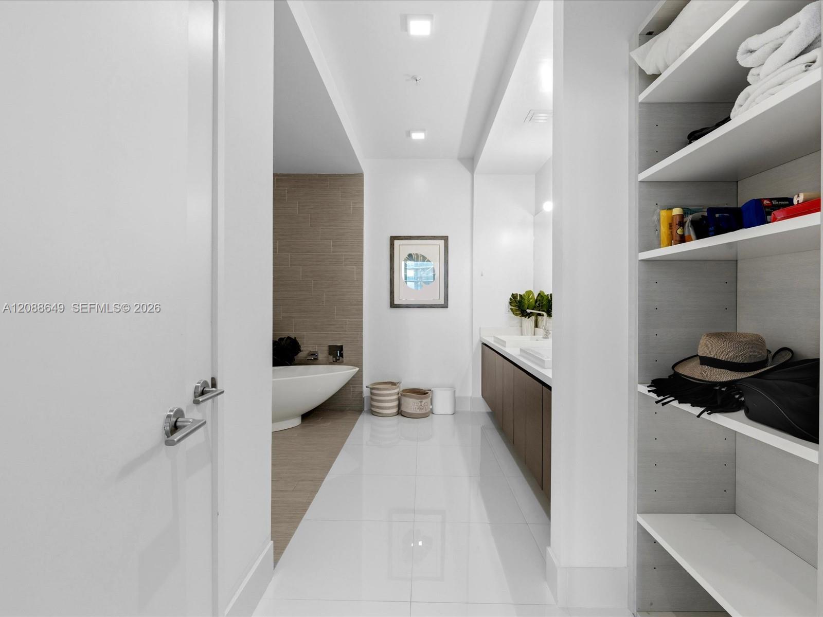 See details 4-2506 2 / 3 1524 sq. ft. $ 2026-09-14 0 Photo