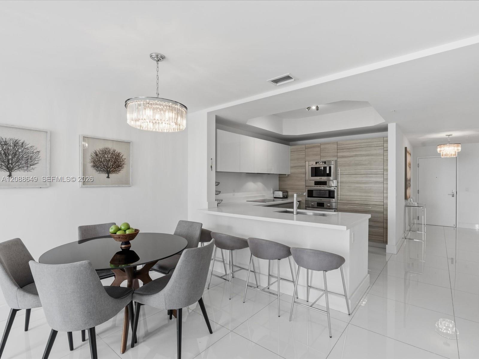 See details 4-2506 2 / 3 1524 sq. ft. $ 2026-09-14 0 Photo