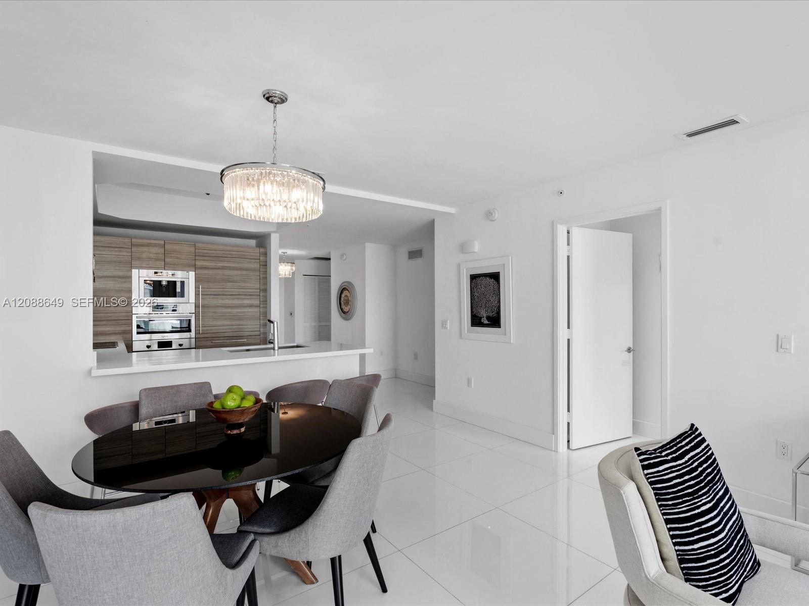See details 4-2506 2 / 3 1524 sq. ft. $ 2026-09-14 0 Photo