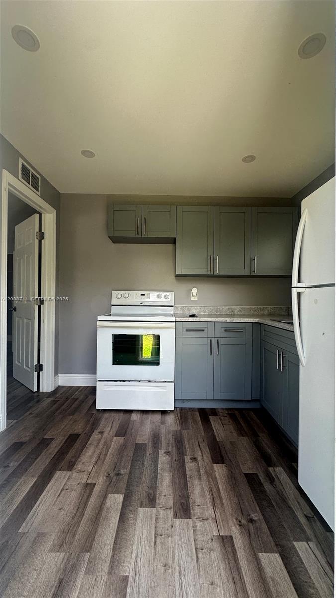 Ver detalles / 816 sq. ft. $ 2026-09-14 0 foto