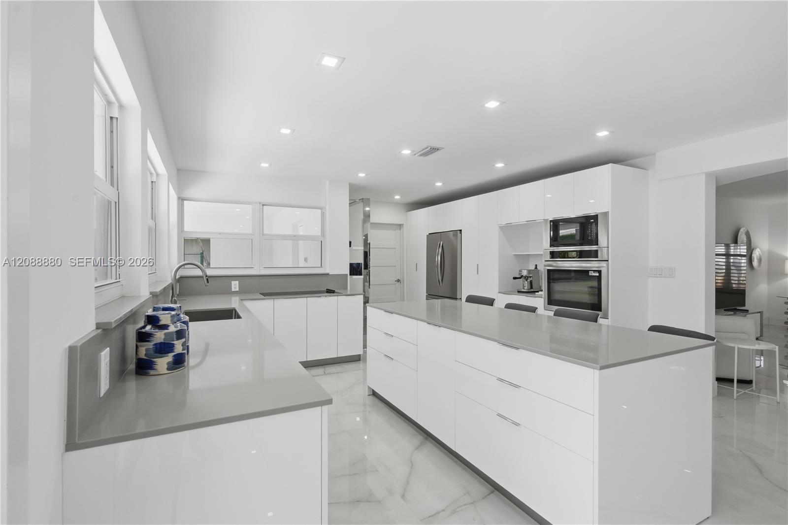 14675 4 / 3 2981 sq. ft. $ 2026-09-14 0 foto