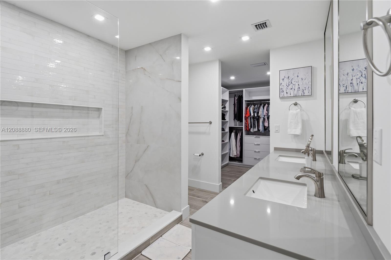 14675 4 / 3 2981 sq. ft. $ 2026-09-14 0 foto