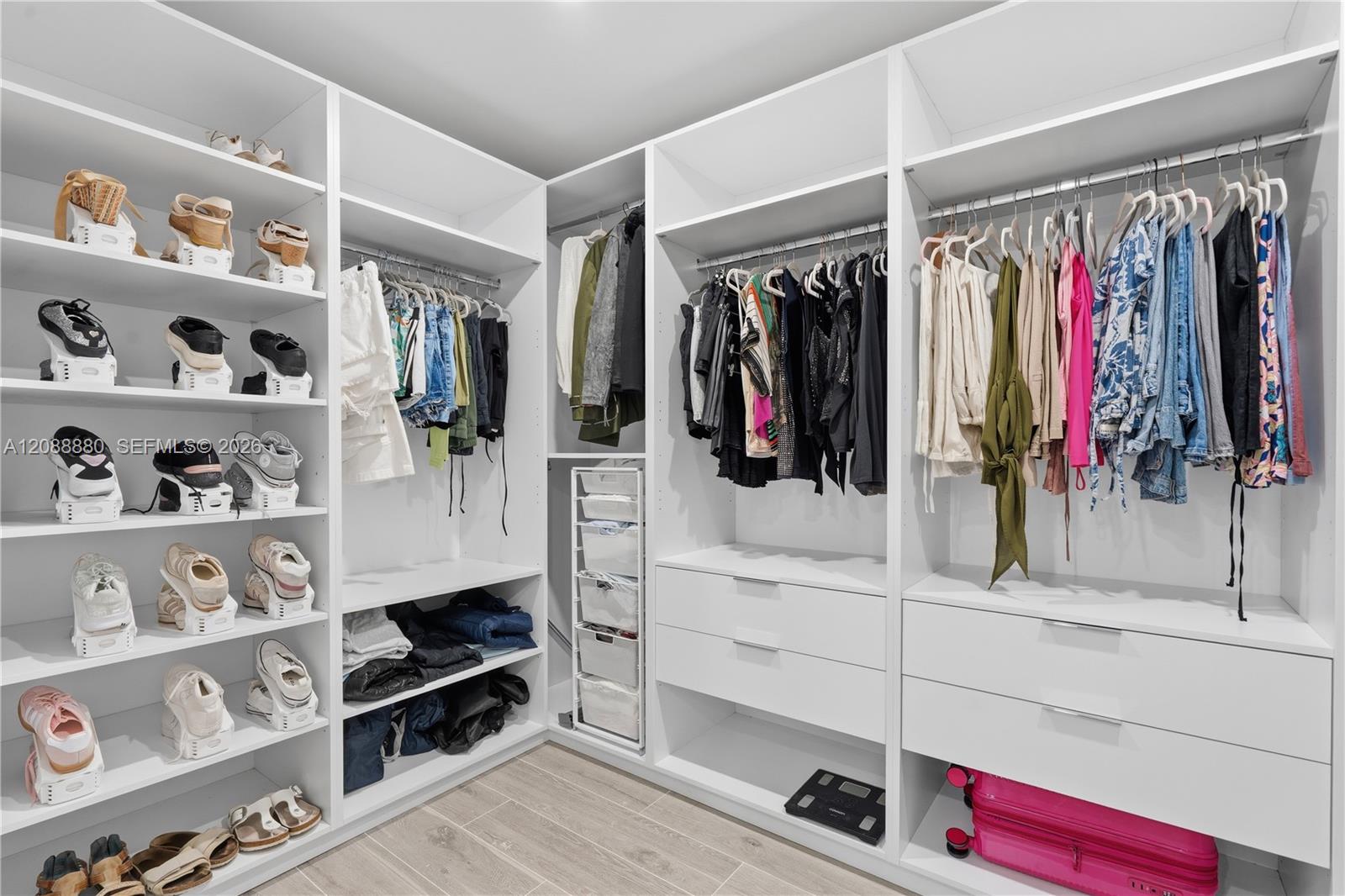14675 4 / 3 2981 sq. ft. $ 2026-09-14 0 foto
