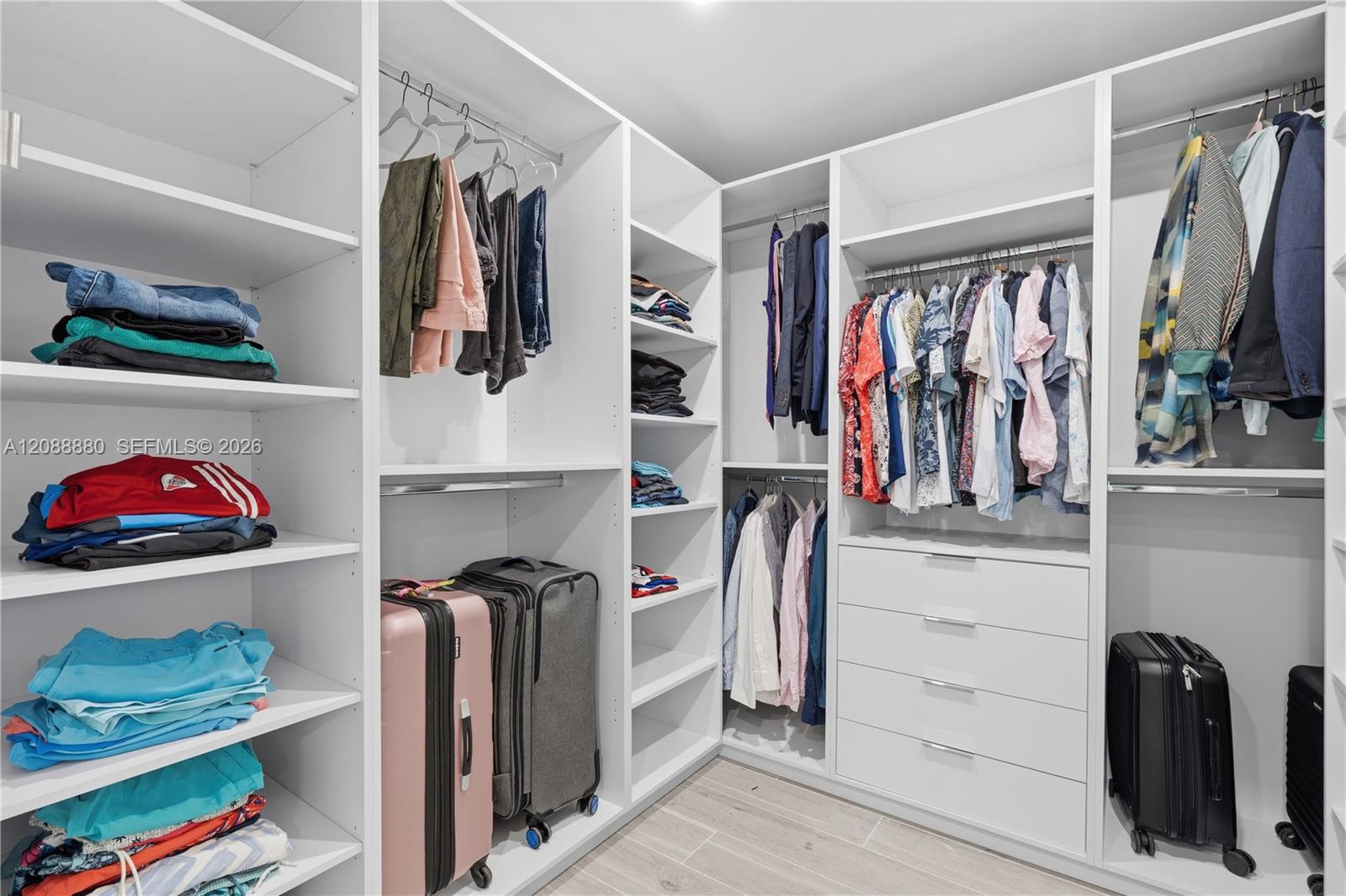 14675 4 / 3 2981 sq. ft. $ 2026-09-14 0 foto