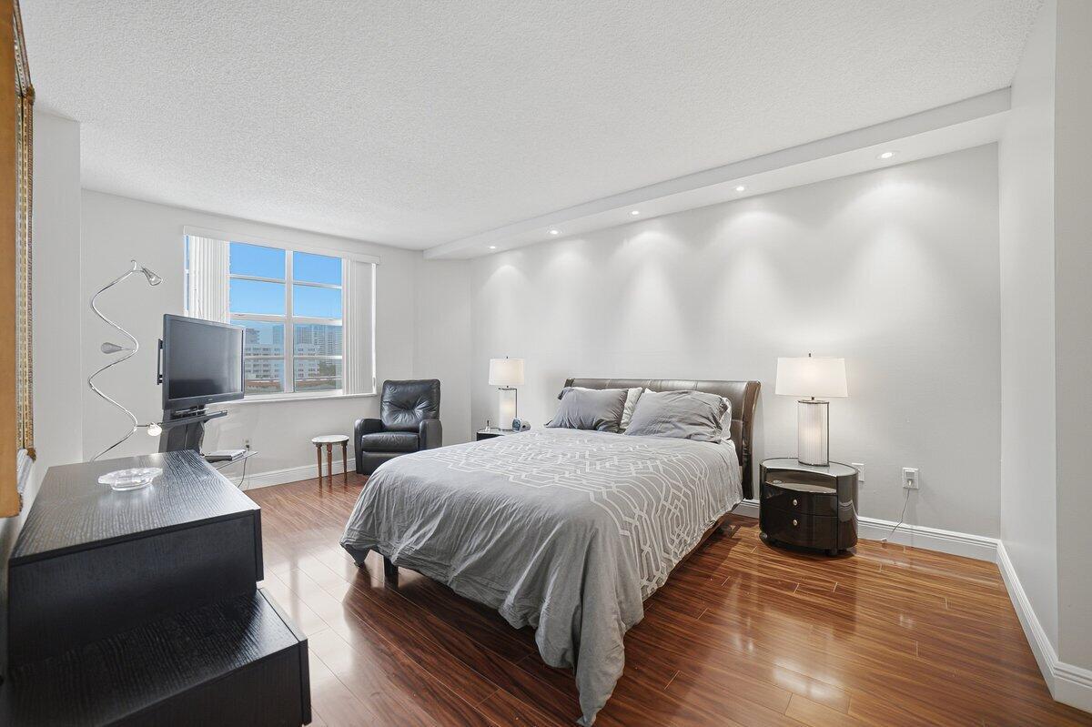 See details 6G 2 / 2 1240 sq. ft. $ 2026-10-13 0 Photo