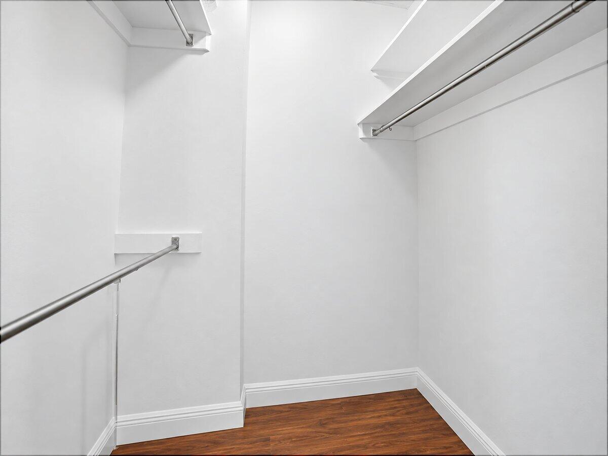 See details 6G 2 / 2 1240 sq. ft. $ 2026-10-13 0 Photo