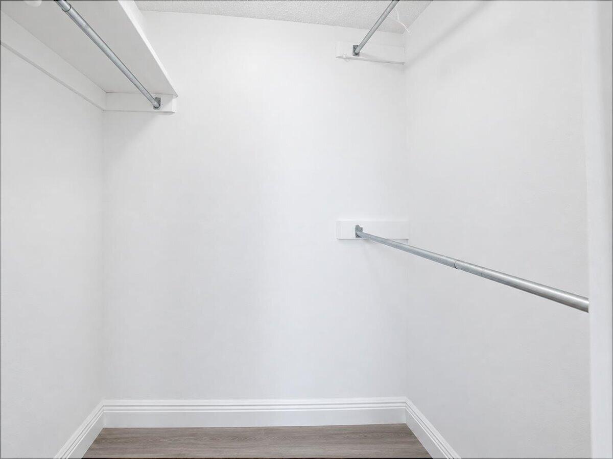 See details 6G 2 / 2 1240 sq. ft. $ 2026-10-13 0 Photo