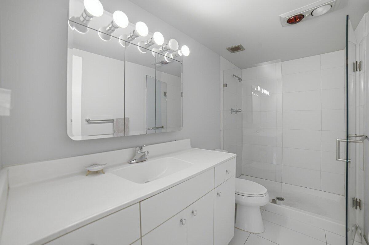 See details 6G 2 / 2 1240 sq. ft. $ 2026-10-13 0 Photo