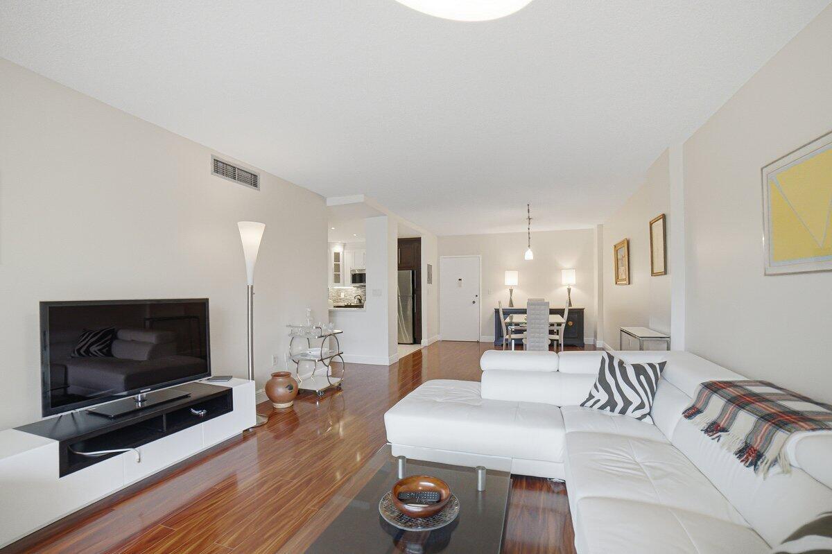 See details 6G 2 / 2 1240 sq. ft. $ 2026-10-13 0 Photo