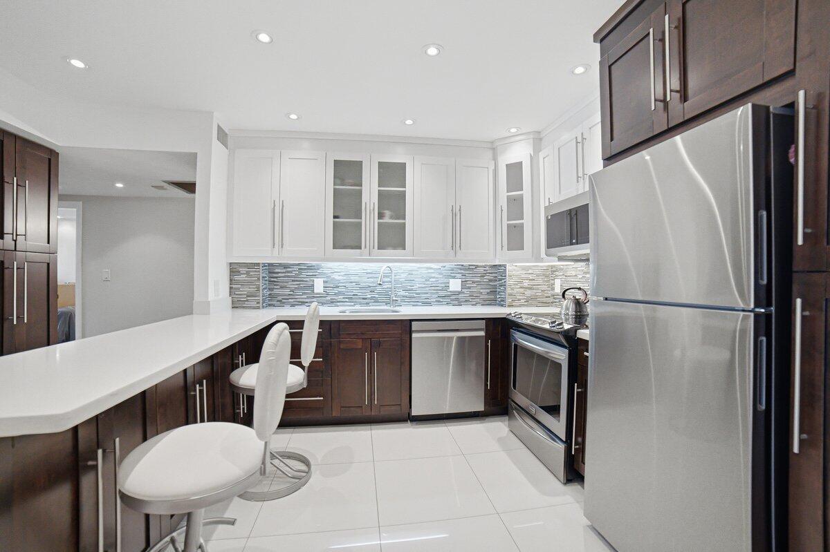See details 6G 2 / 2 1240 sq. ft. $ 2026-10-13 0 Photo