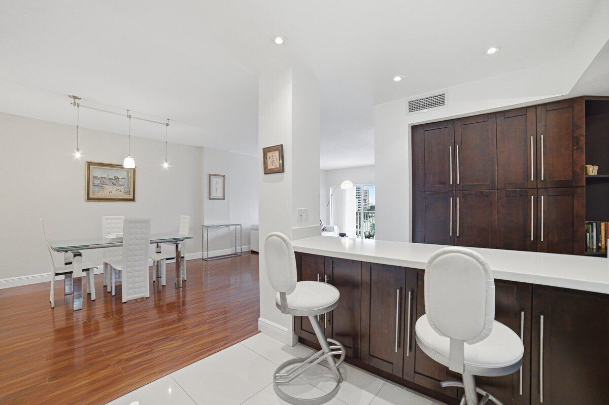 See details 6G 2 / 2 1240 sq. ft. $ 2026-10-13 0 Photo