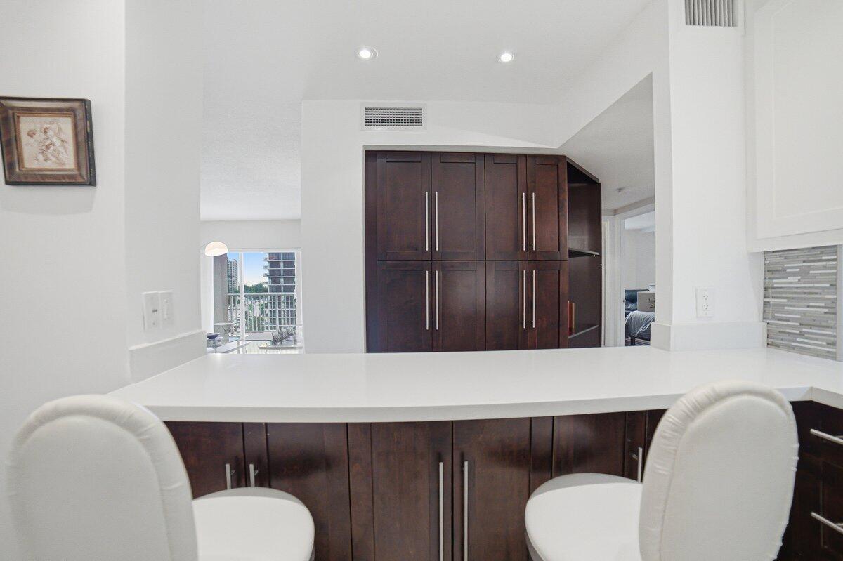 See details 6G 2 / 2 1240 sq. ft. $ 2026-10-13 0 Photo