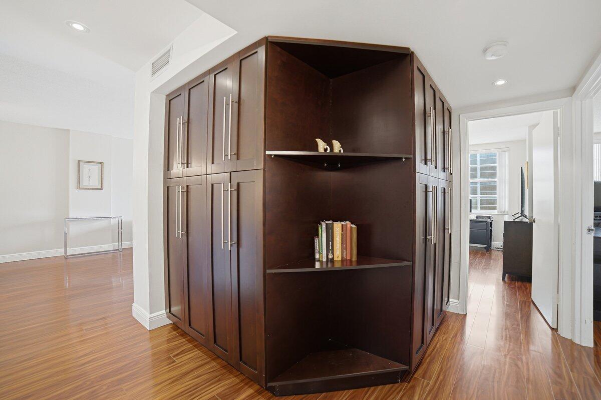 See details 6G 2 / 2 1240 sq. ft. $ 2026-10-13 0 Photo