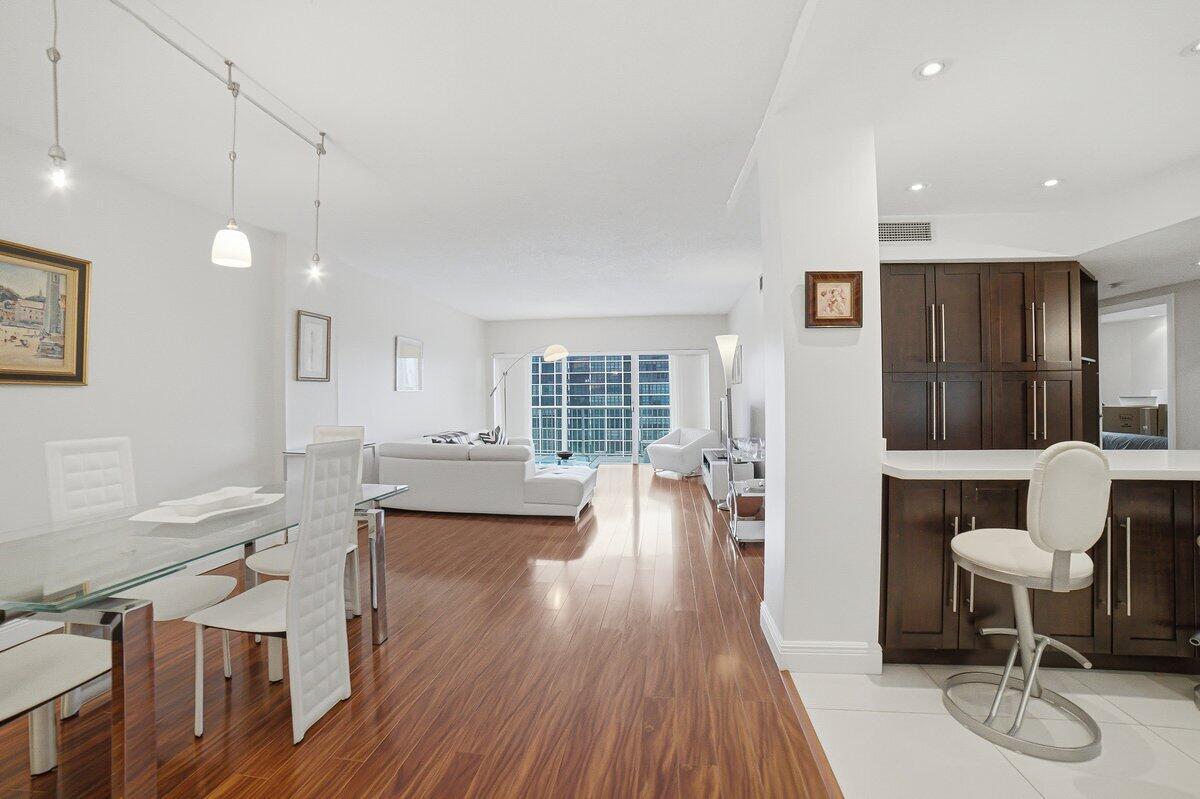 See details 6G 2 / 2 1240 sq. ft. $ 2026-10-13 0 Photo