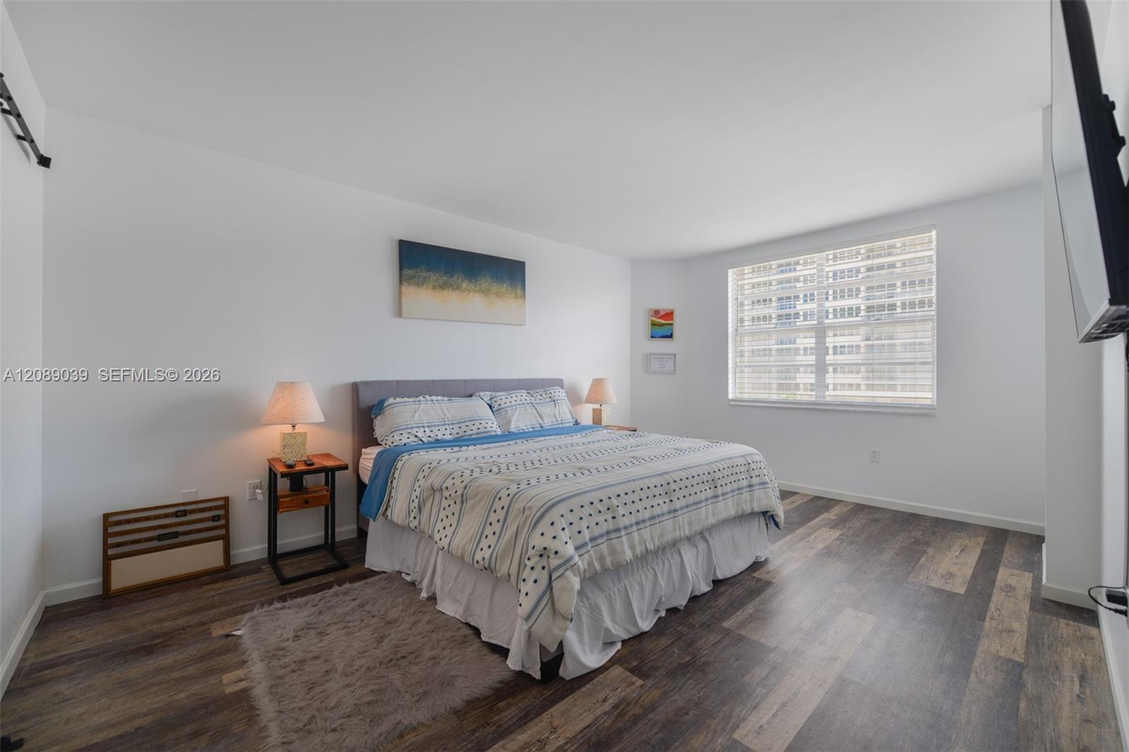 See details 5G 2 / 2 1240 sq. ft. $ 2026-09-14 0 Photo