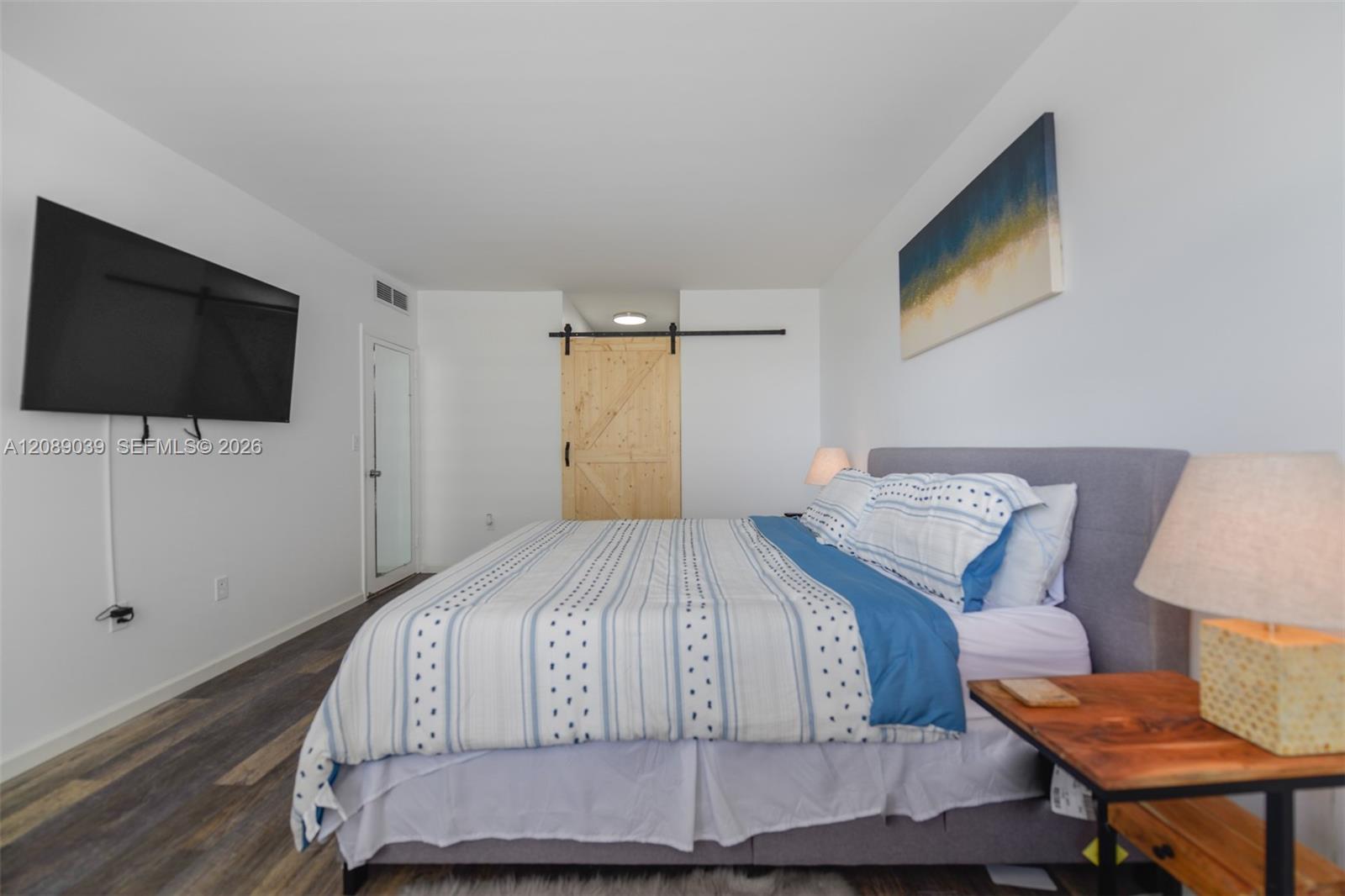 See details 5G 2 / 2 1240 sq. ft. $ 2026-09-14 0 Photo
