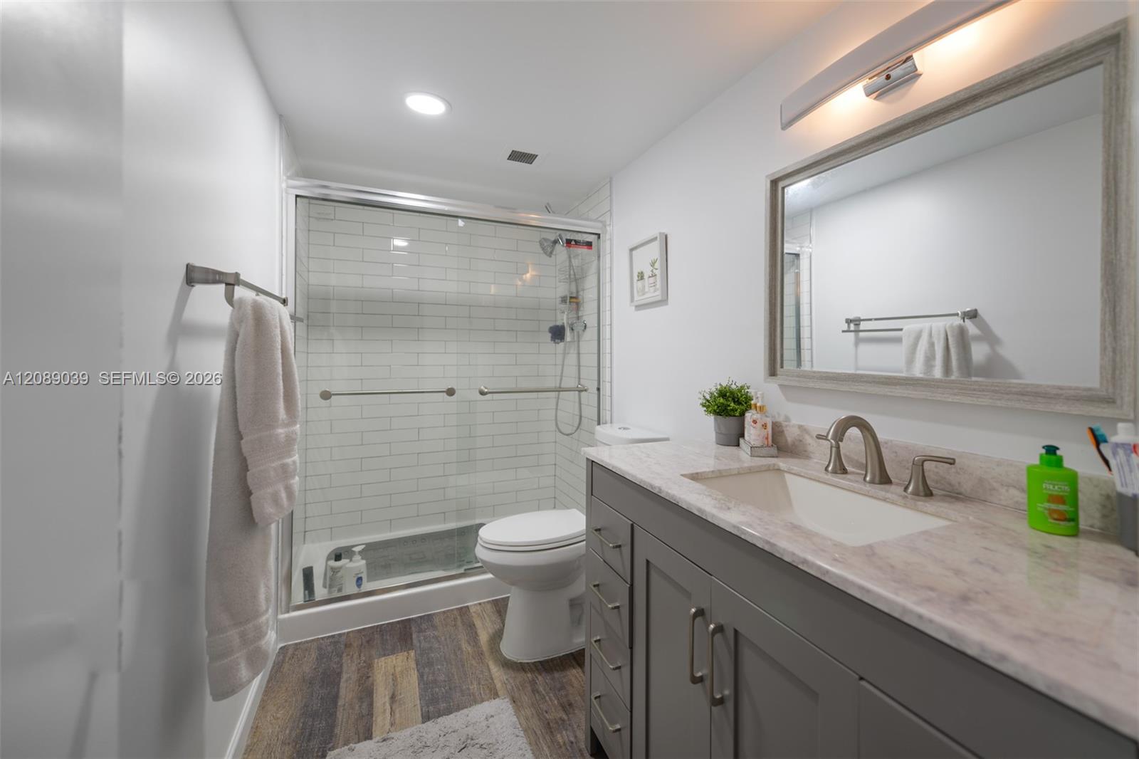 See details 5G 2 / 2 1240 sq. ft. $ 2026-09-14 0 Photo