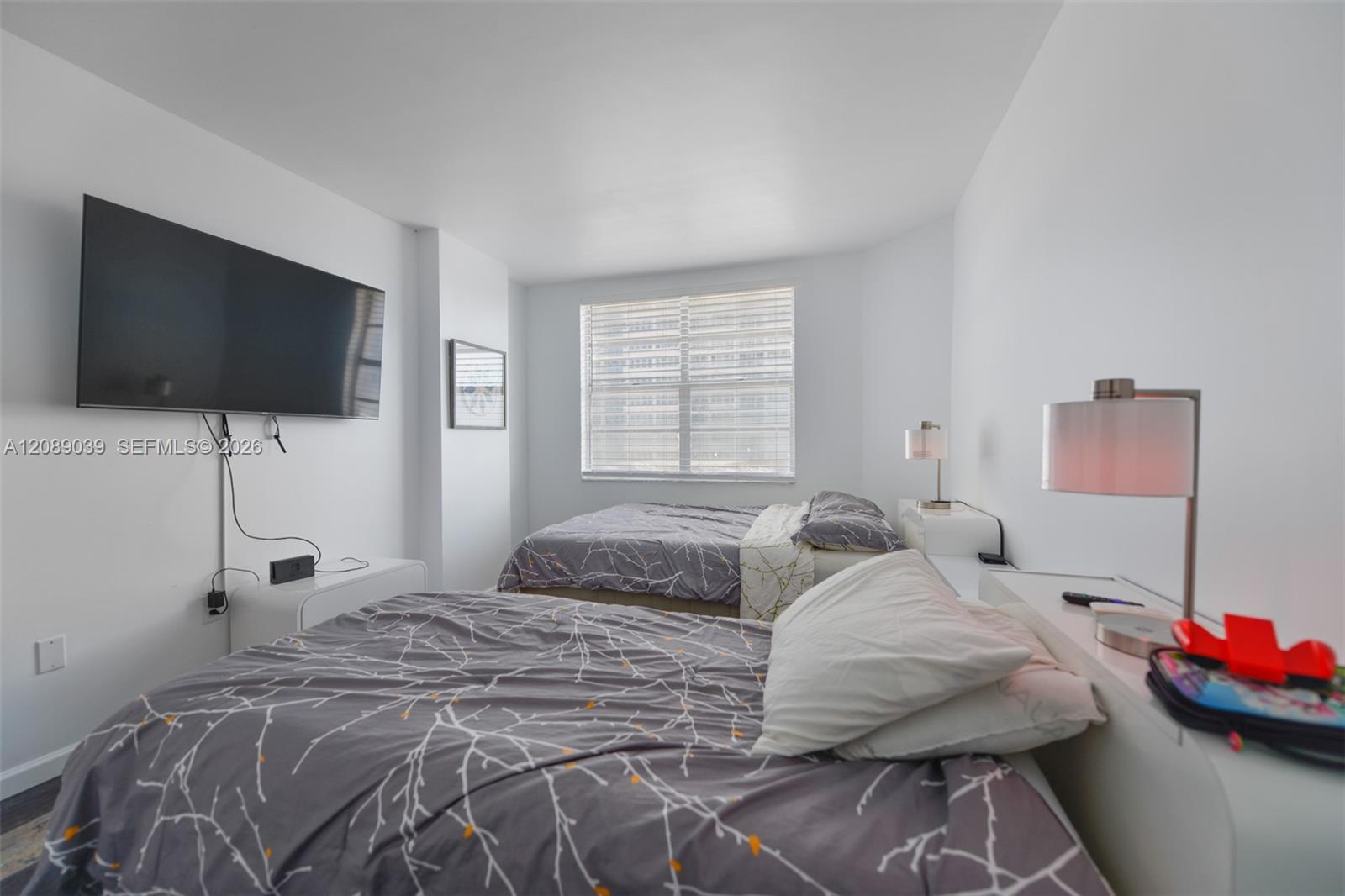 See details 5G 2 / 2 1240 sq. ft. $ 2026-09-14 0 Photo