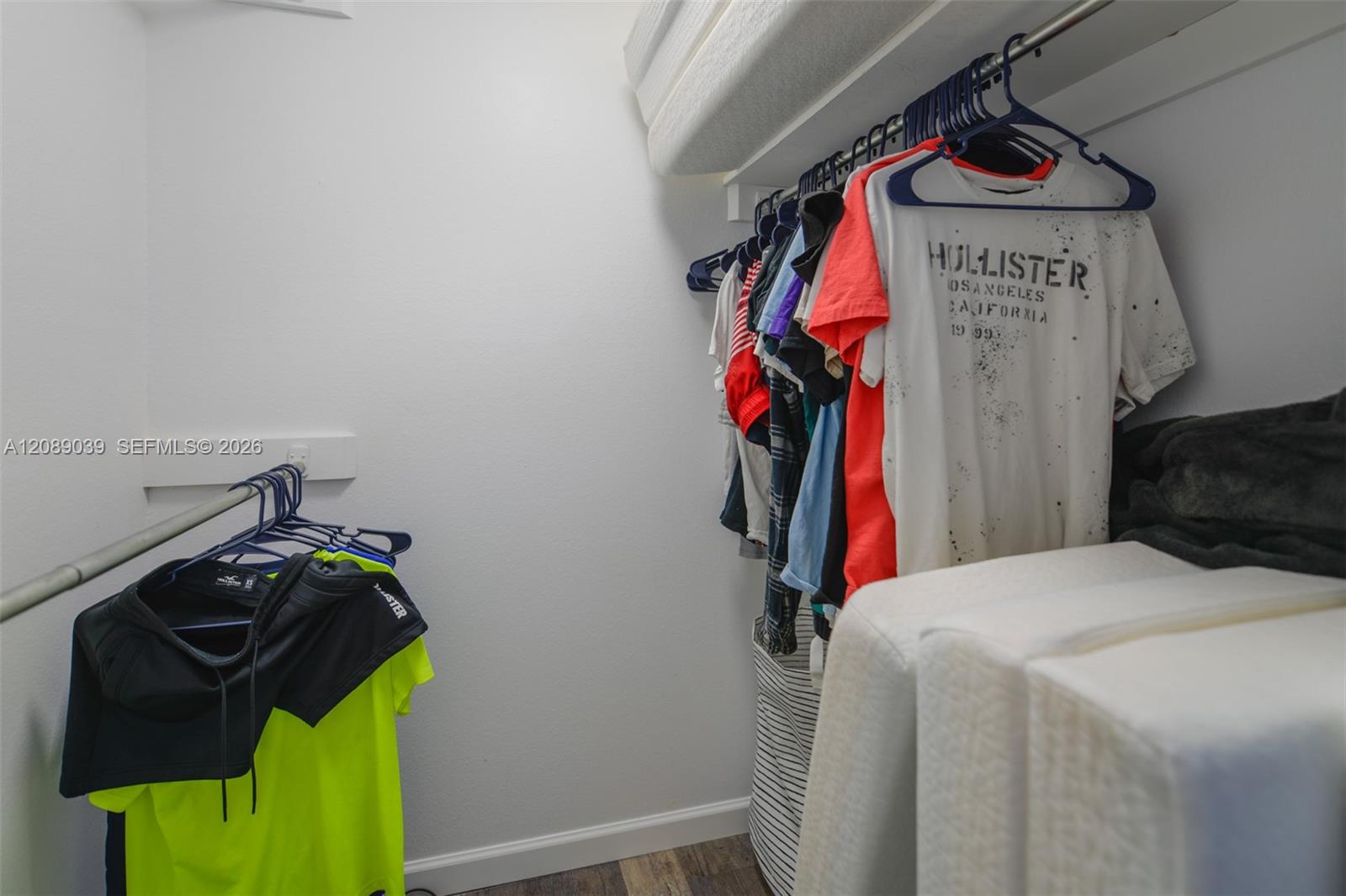 See details 5G 2 / 2 1240 sq. ft. $ 2026-09-14 0 Photo