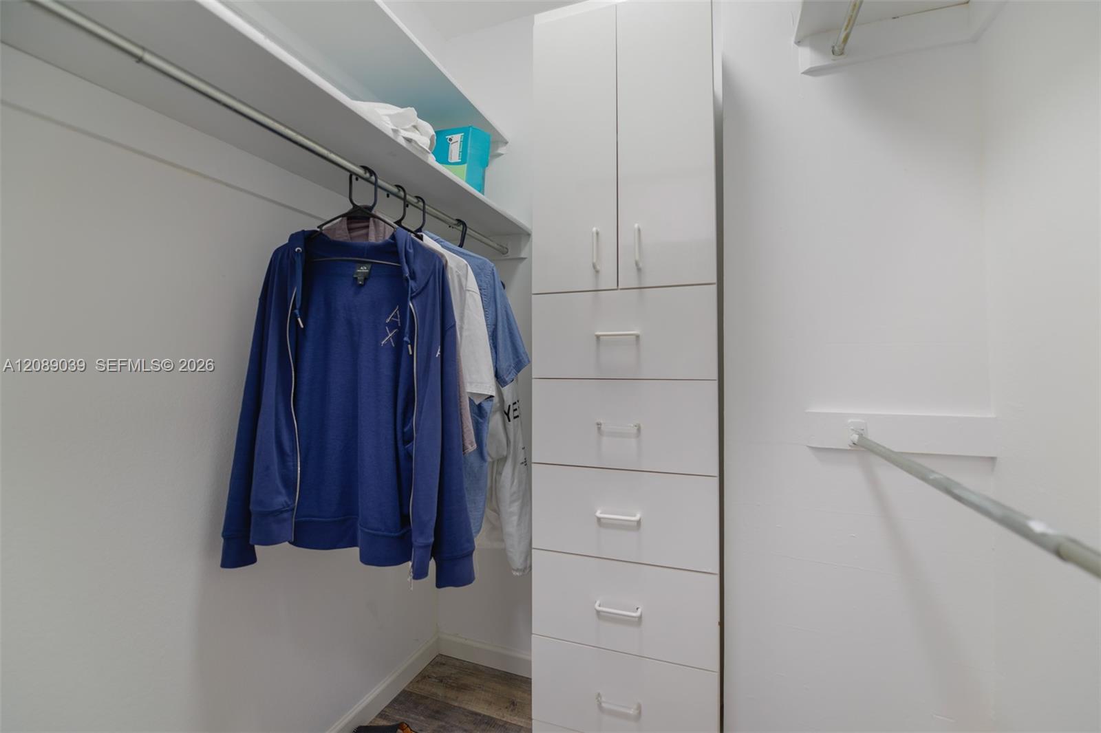 See details 5G 2 / 2 1240 sq. ft. $ 2026-09-14 0 Photo