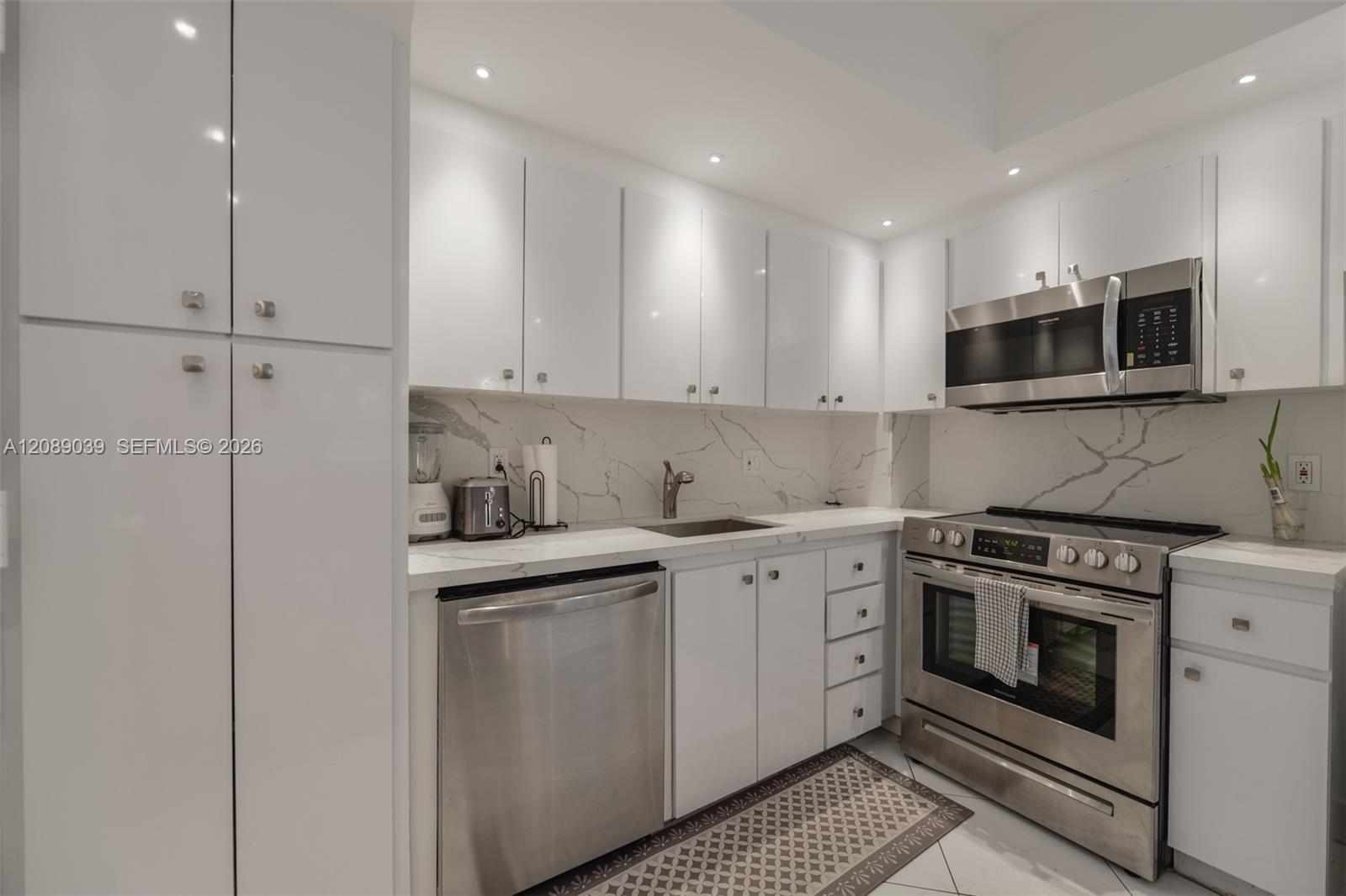 See details 5G 2 / 2 1240 sq. ft. $ 2026-09-14 0 Photo