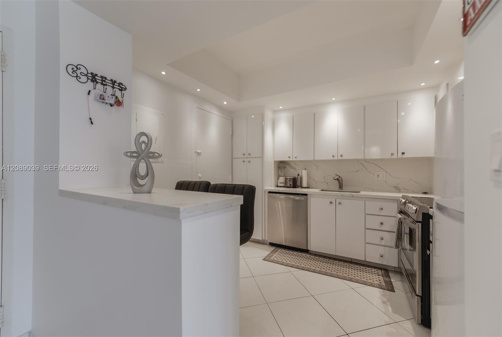 See details 5G 2 / 2 1240 sq. ft. $ 2026-09-14 0 Photo