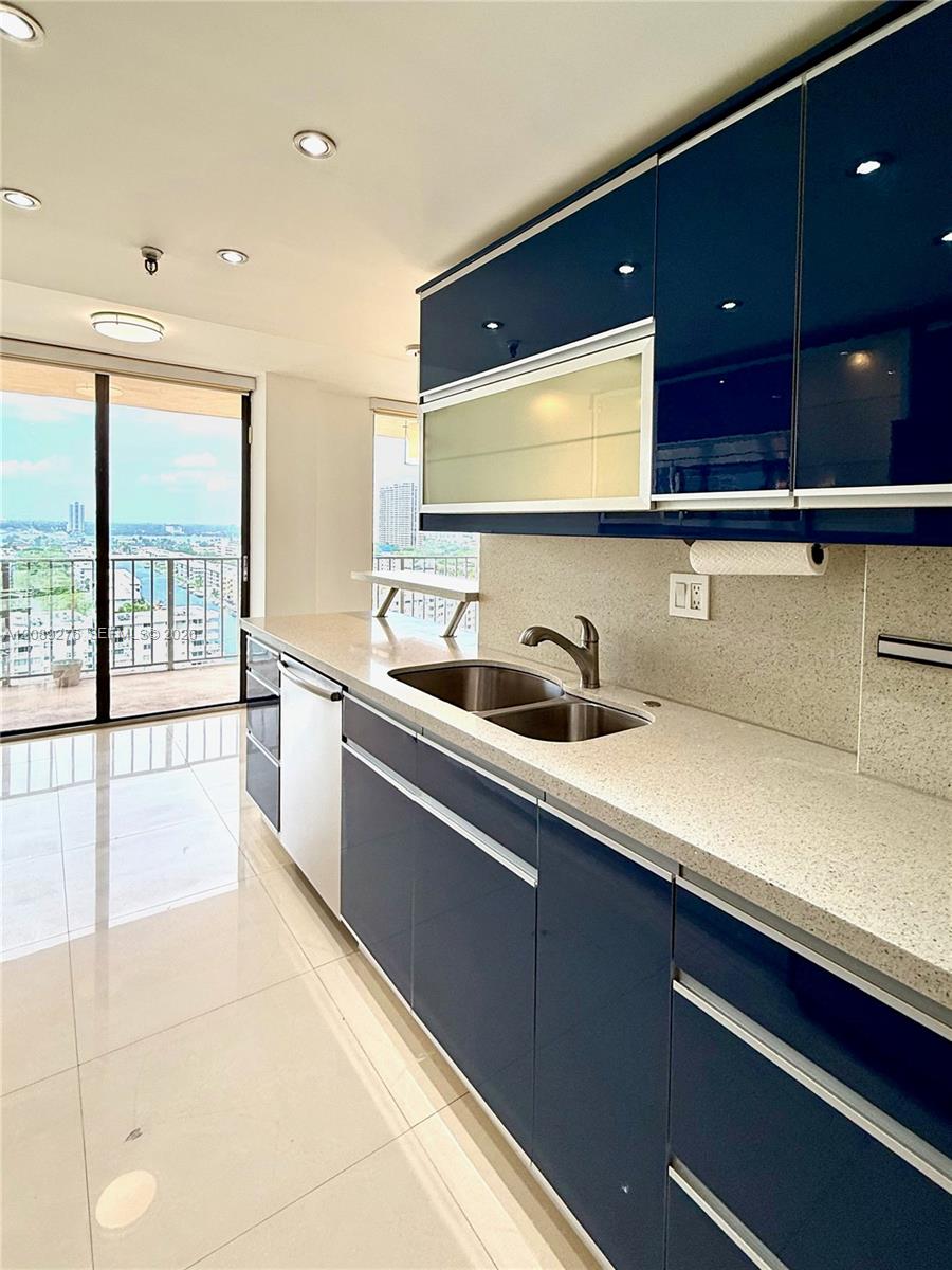 1602 2 / 2 1240 sq. ft. $ 2026-09-15 0 foto