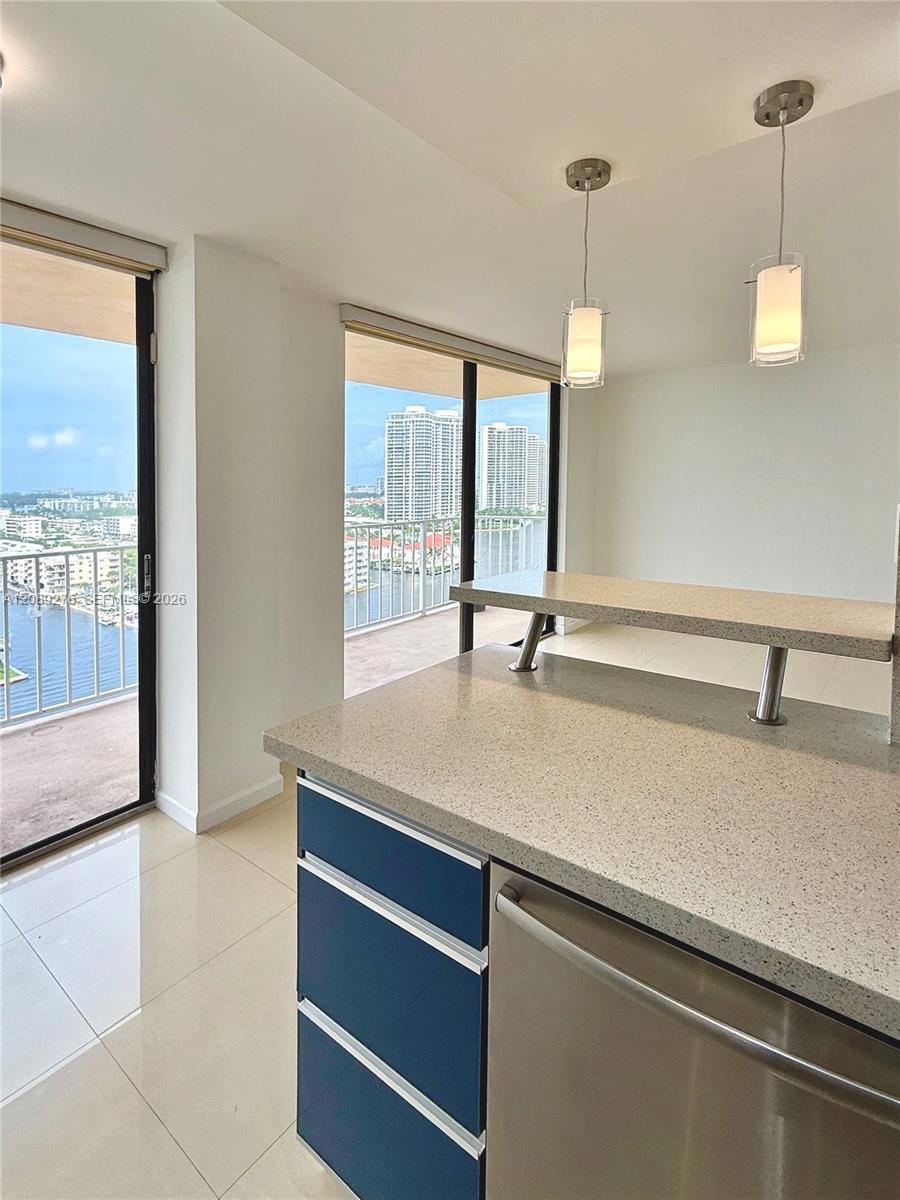 1602 2 / 2 1240 sq. ft. $ 2026-09-15 0 foto