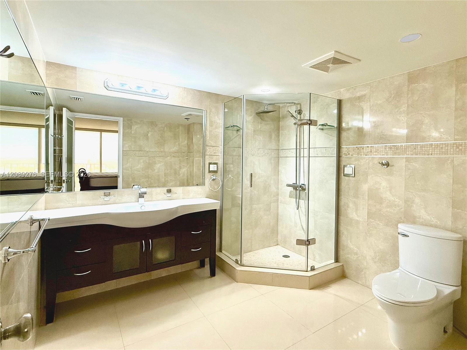 1602 2 / 2 1240 sq. ft. $ 2026-09-15 0 foto