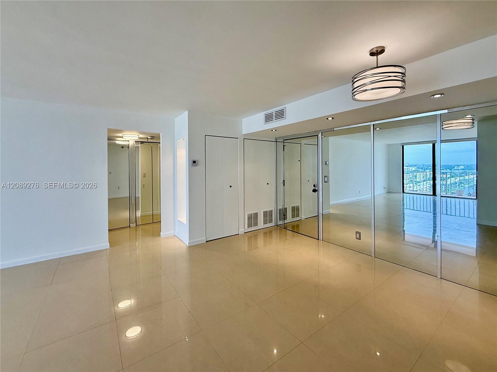 1602 2 / 2 1240 sq. ft. $ 2026-09-15 0 foto
