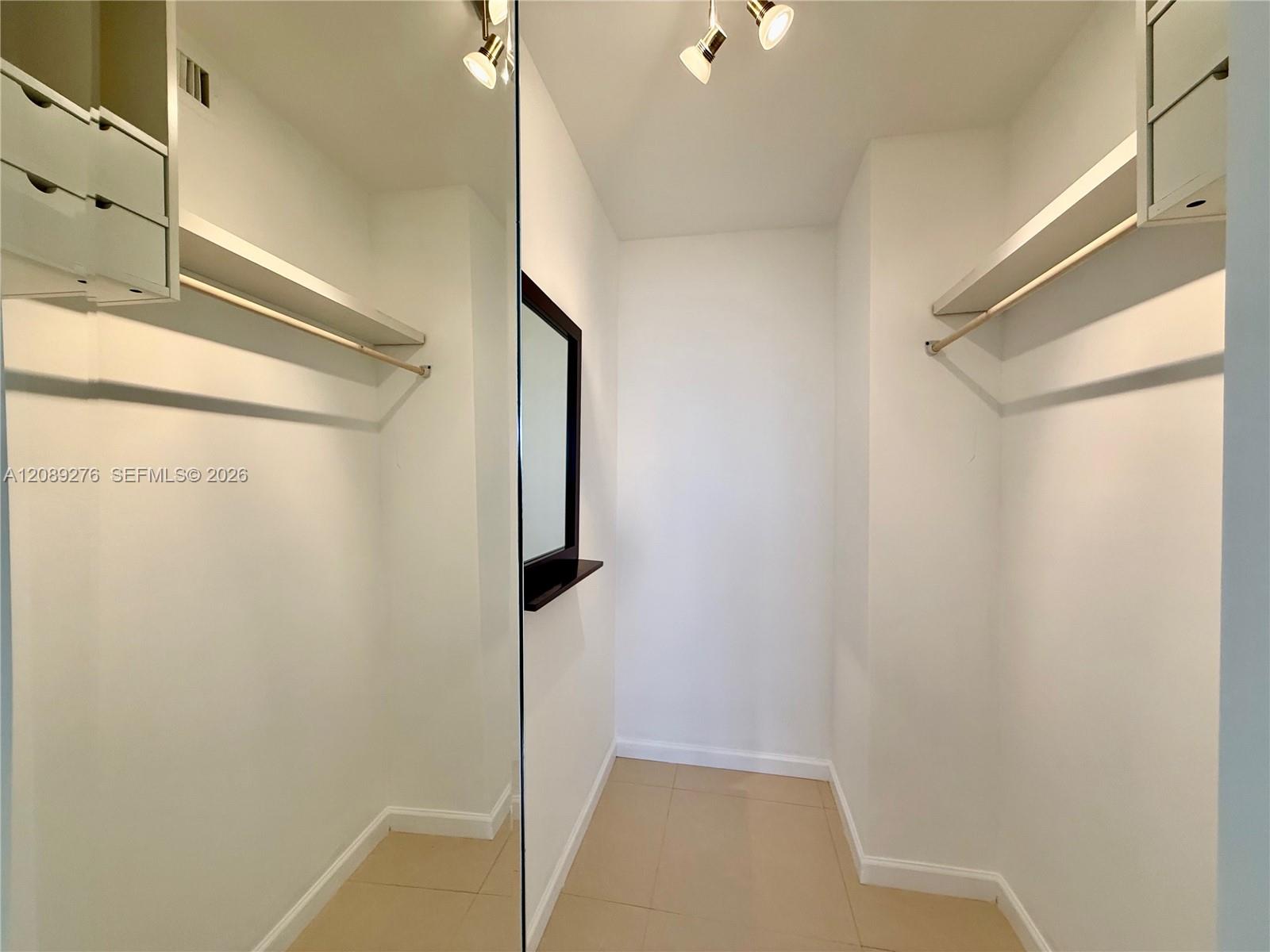 1602 2 / 2 1240 sq. ft. $ 2026-09-15 0 foto