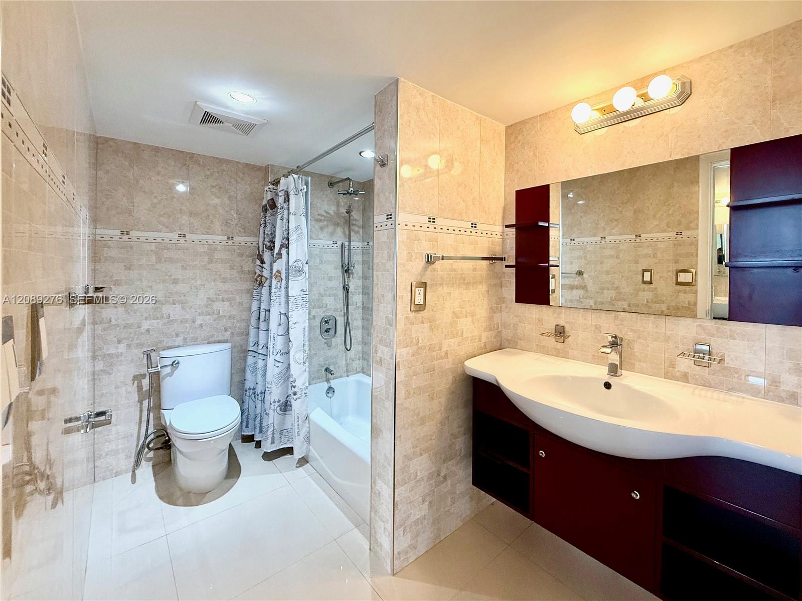 1602 2 / 2 1240 sq. ft. $ 2026-09-15 0 foto