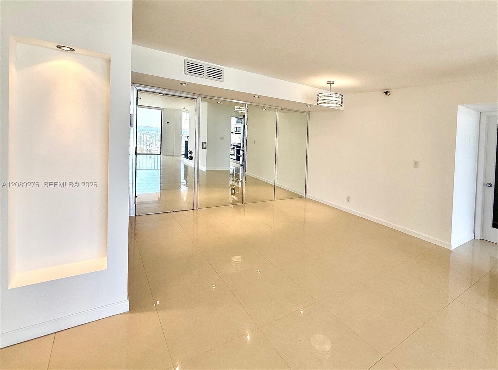 1602 2 / 2 1240 sq. ft. $ 2026-09-15 0 foto
