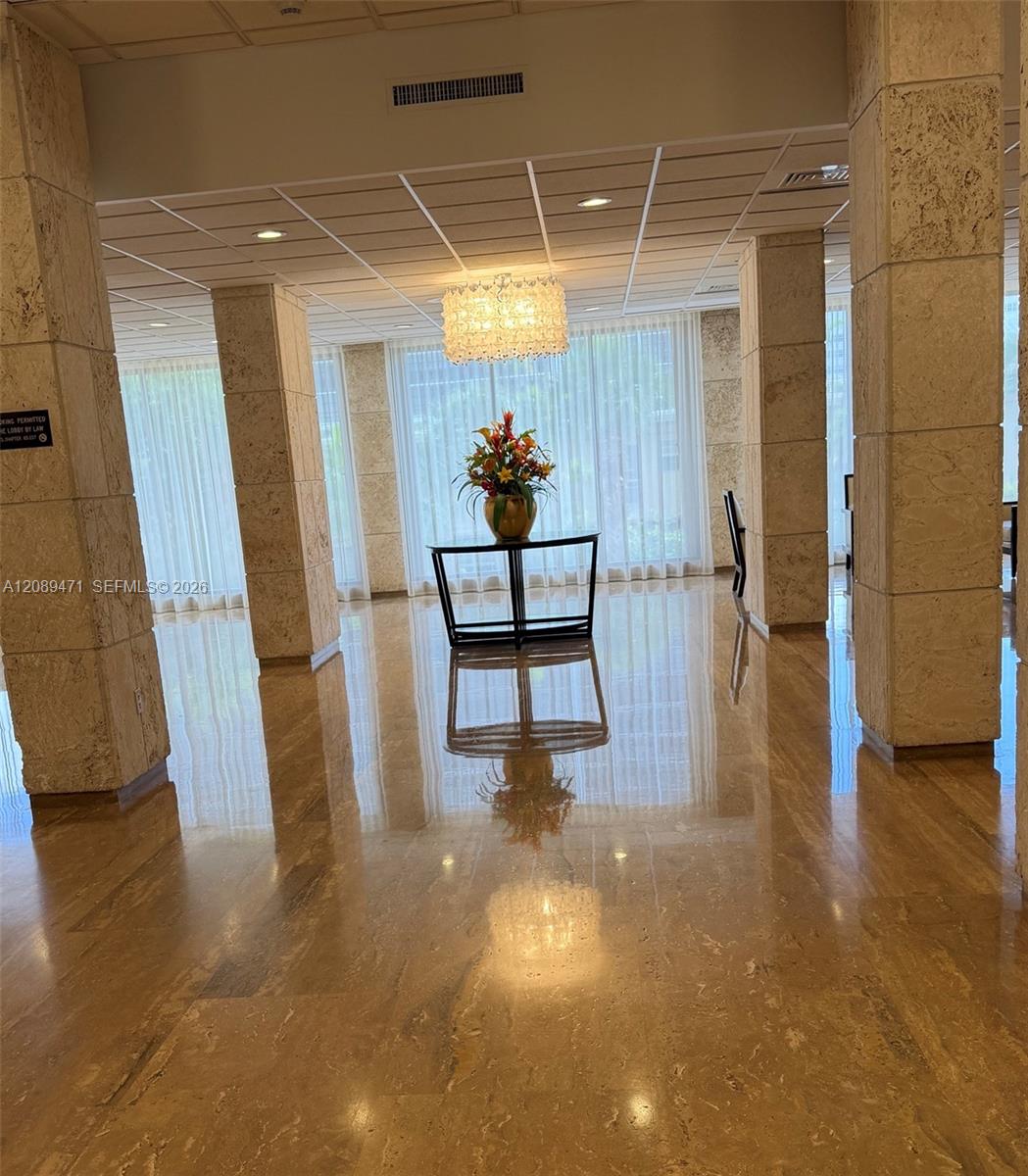 See details 21H 2 / 2 1240 sq. ft. $ 2026-09-15 0 Photo