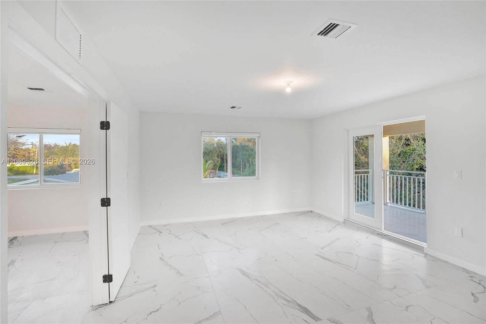   /  5600 sq. ft. $ 2026-09-15 0 foto