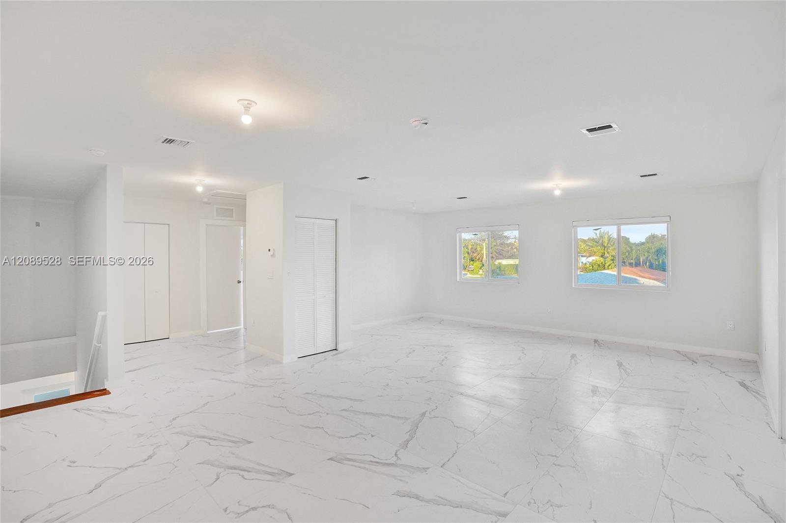   /  5600 sq. ft. $ 2026-09-15 0 foto