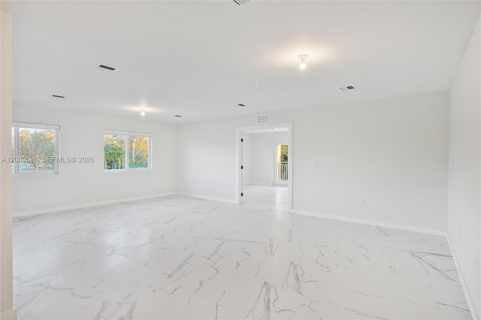  /  5600 sq. ft. $ 2026-09-15 0 foto