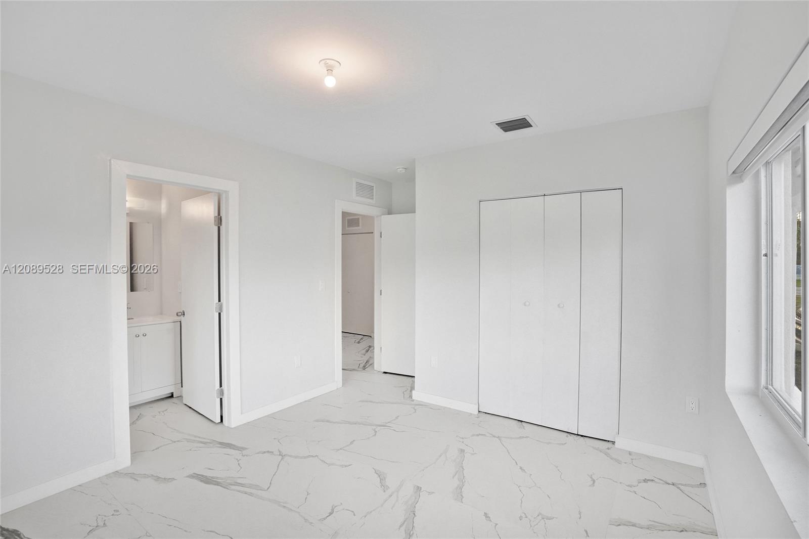   /  5600 sq. ft. $ 2026-09-15 0 foto