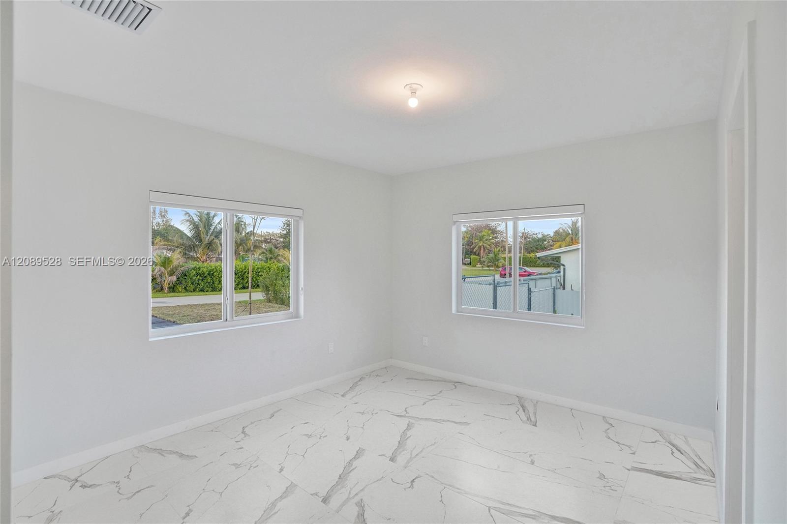   /  5600 sq. ft. $ 2026-09-15 0 foto